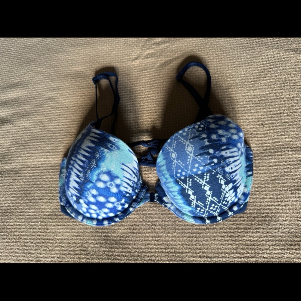 Victoria’s Secret Lightly Lined Bra size 32D